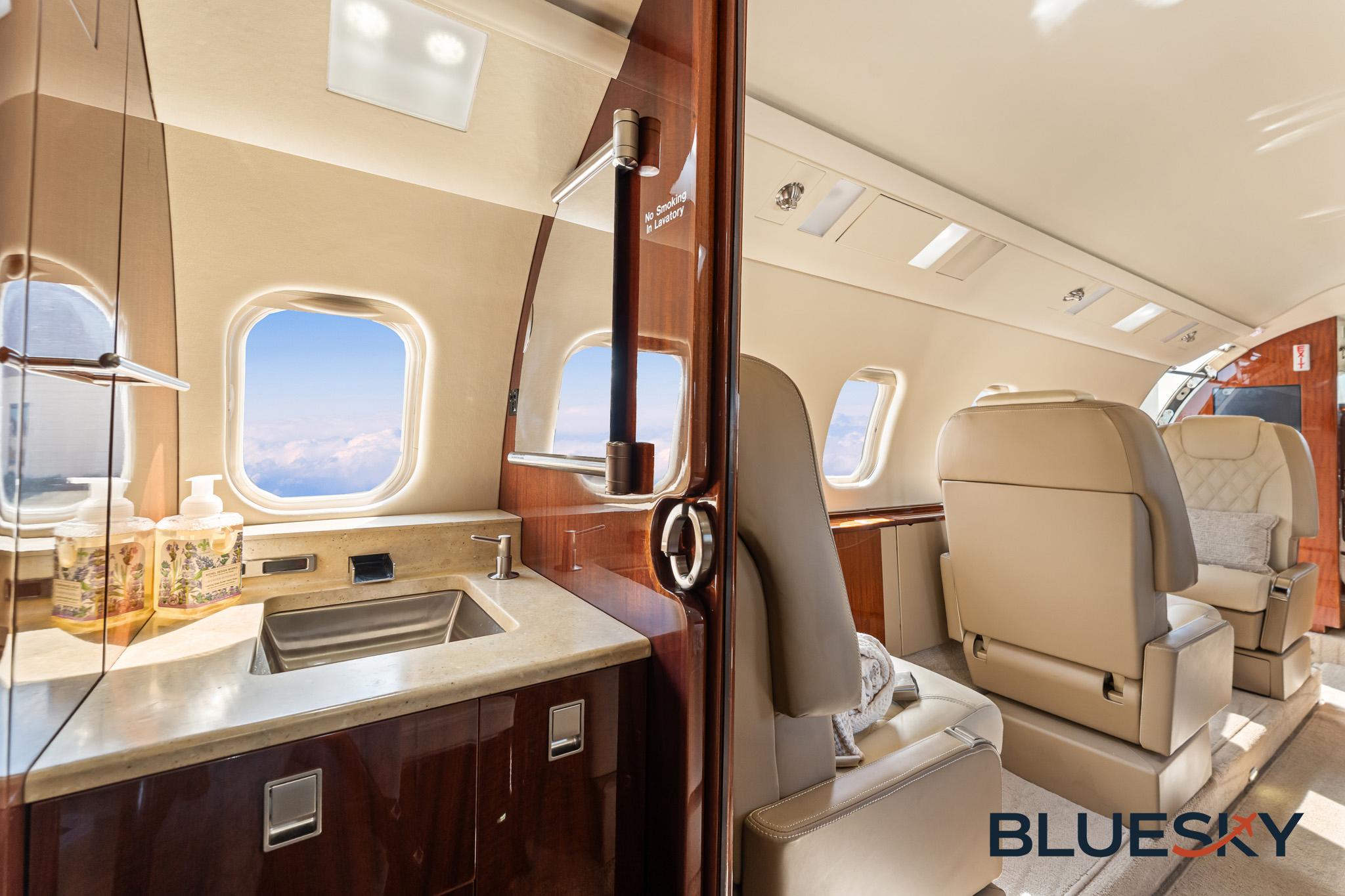 Learjet 60XR gallery image 20