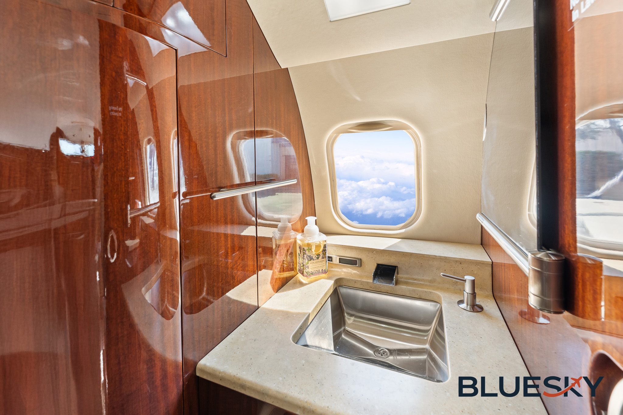 Learjet 60XR gallery image 23